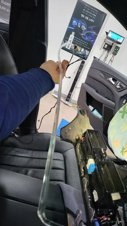 벤츠 CLS400 순정 앰비언트 레트로핏 순정 12색 교체 광량업 순정앰비언트 12색 분당 판교 벤츠 전문점 카알터 / 성남 분당구 정자동