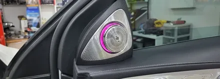 [분당벤츠전문점] 벤츠 C253 GLC300쿠페 2018년식 타업체 시공된 불량 고장난 엠비언트 탈거 원복후 순정 64색 엠비언트 변경 + 부메스터 3D전동 트위터 + 데쉬보드 엠 / 성남 분당구 정자동