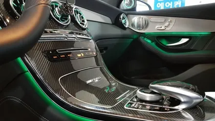 [분당 벤츠 전문점] 벤츠 C253 전기형 2018년식 GLC 63AMG 순정 3색 엠비언트 타업체 작업된 3색 전동트위터 3색 전면&리어송풍구 엠비언트 64색 엠비언트 변경 및 / 성남 분당구 정자동