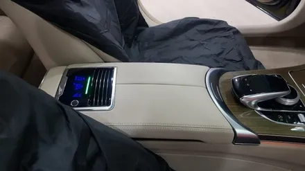 [분당 벤츠 전문점] 벤츠 W205 C클래스 2015년식 C200 순정 3색 엠비언트 순정 64색 엠비언트 변경 작업 64색 부메스터 3D전동트위터 64색 전면 송풍구 엠비언트 리 / 성남 분당구 정자동