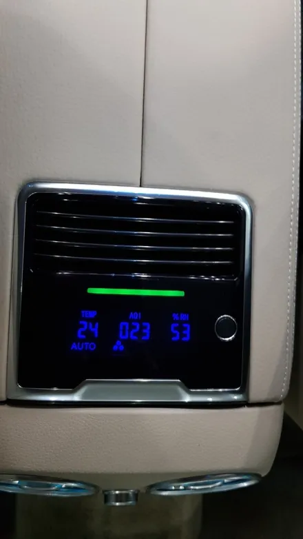 [분당 벤츠 전문점] 벤츠 W205 C클래스 2015년식 C200 순정 3색 엠비언트 순정 64색 엠비언트 변경 작업 64색 부메스터 3D전동트위터 64색 전면 송풍구 엠비언트 리 / 성남 분당구 정자동