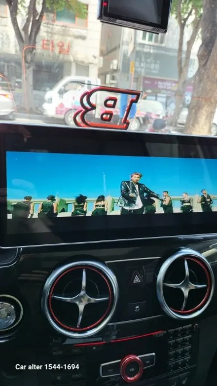 벤츠 2015 X204 GLK220 프리미어 M2C200A 모니터교체 공임작업 + AUX코딩 순정GPS연동 파크라케이블 무선 LTE WiFi 라우터 / 성남 분당구 정자동