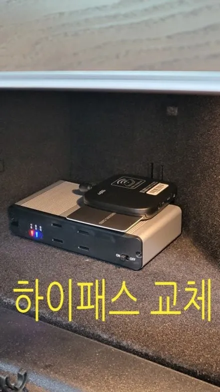 벤츠 E300 QXD1 블랙박스 보조배터리 부메스터 전동트위터 송풍구엠비언트 옵틱글래스광각미러 하이패스교체 / 성남 분당구 정자동