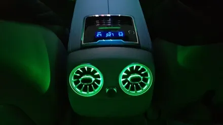 [분당 벤츠 전문점] 벤츠 W205 C클래스 2015년식 C200 순정 3색 엠비언트 순정 64색 엠비언트 변경 작업 64색 부메스터 3D전동트위터 64색 전면 송풍구 엠비언트 리 / 성남 분당구 정자동