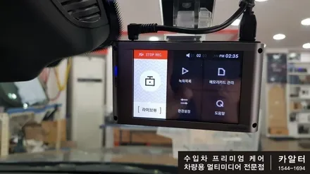 벤츠 W212 E클래스 E300 NTG5.0 기존 모니터 탈거후 국산 9인치 큐빅9 모니터 교체, M2C 안드로이드 셋탑과 무선공유기 설치, 보증에도 이상없는 보조배터리 / 성남 분당구 정자동