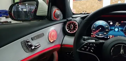 [분당벤츠전문점] 벤츠 2021년식 W213 E250 페이스 리프트 신차 패키지 부메스터 3D전동 트위터, 전면송풍구&리어송풍구 엠비언트, 미드스피커 엠비언트 커버 교체 작업 / 성남 분당구 정자동