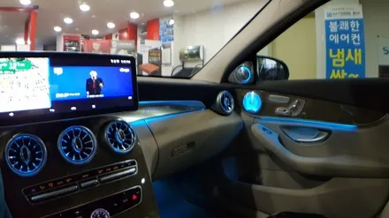 [분당 벤츠 전문점] 벤츠 W205 C클래스 2015년식 C200 순정 3색 엠비언트 순정 64색 엠비언트 변경 작업 64색 부메스터 3D전동트위터 64색 전면 송풍구 엠비언트 리 / 성남 분당구 정자동
