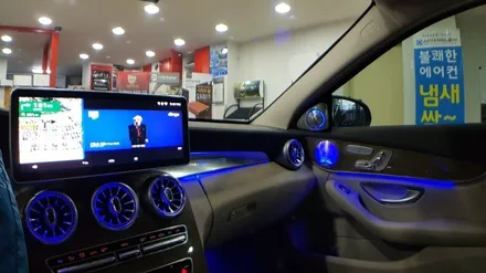 [분당 벤츠 전문점] 벤츠 W205 C클래스 2015년식 C200 순정 3색 엠비언트 순정 64색 엠비언트 변경 작업 64색 부메스터 3D전동트위터 64색 전면 송풍구 엠비언트 리 / 성남 분당구 정자동