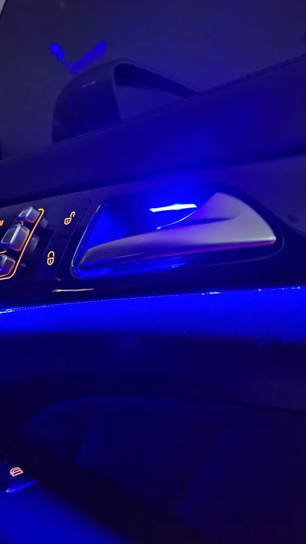 벤츠 W218 CLS400 순정 12색  엠비언트 교체 타업체 내비게이션 탈거 및 모니터교체 배터리방전 블랙박스 교체 바르타 AGM 배터리교체 / 성남 분당구 정자동