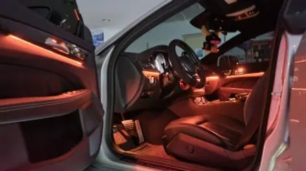 벤츠 W218 CLS400 순정 12색  엠비언트 교체 타업체 내비게이션 탈거 및 모니터교체 배터리방전 블랙박스 교체 바르타 AGM 배터리교체 / 성남 분당구 정자동