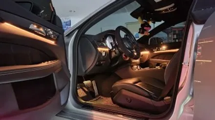 벤츠 W218 CLS400 순정 12색  엠비언트 교체 타업체 내비게이션 탈거 및 모니터교체 배터리방전 블랙박스 교체 바르타 AGM 배터리교체 / 성남 분당구 정자동