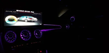 [분당 벤츠 전문점] 벤츠 W205 C200d 기본 옵션차량 순정 옵션에서 제외된 엠비언트 라이트 생성 64색 엠비언트 업그레이드 부메스터 3D 전동 트위터 전면 송풍구 엠비언트 / 성남 분당구 정자동