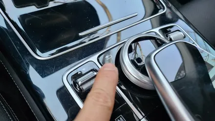 GLC350e 국산12.3 모니터교체 M2C200PLUS AUX코딩 순정GPS연동 파크라케이블 순정버튼 통풍시트 순정64색 엠비언트변경 데쉬보드엠비언트 송풍구엠비언트 / 성남 분당구 정자동