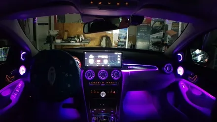 [분당 벤츠 전문점] 벤츠 W205 C클래스 2015년식 C200 순정 3색 엠비언트 순정 64색 엠비언트 변경 작업 64색 부메스터 3D전동트위터 64색 전면 송풍구 엠비언트 리 / 성남 분당구 정자동