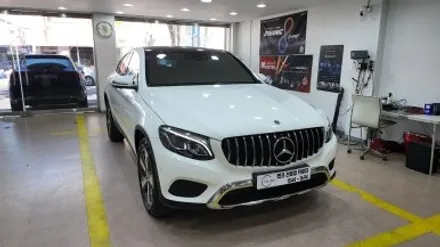 GLC300쿠페 감성 업그레이드 풀 엠비언트셋트시공 12.3인치 모니터교체 M2C200PLUS AUX코딩 순정GPS 연동 파크라케이블 옵틱글래스 광각미러교체 벤츠전문점 카알터 / 성남 분당구 정자동