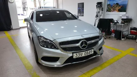벤츠 W218 CLS400 순정 12색  엠비언트 교체 타업체 내비게이션 탈거 및 모니터교체 배터리방전 블랙박스 교체 바르타 AGM 배터리교체 / 성남 분당구 정자동