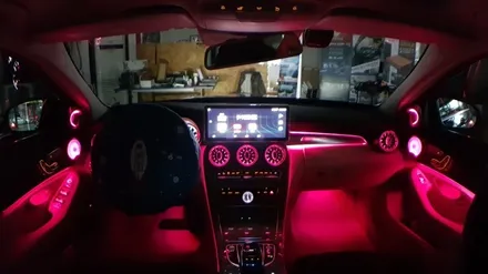 [분당 벤츠 전문점] 벤츠 W205 C클래스 2015년식 C200 순정 3색 엠비언트 순정 64색 엠비언트 변경 작업 64색 부메스터 3D전동트위터 64색 전면 송풍구 엠비언트 리 / 성남 분당구 정자동