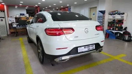 GLC300쿠페 감성 업그레이드 풀 엠비언트셋트시공 12.3인치 모니터교체 M2C200PLUS AUX코딩 순정GPS 연동 파크라케이블 옵틱글래스 광각미러교체 벤츠전문점 카알터 / 성남 분당구 정자동