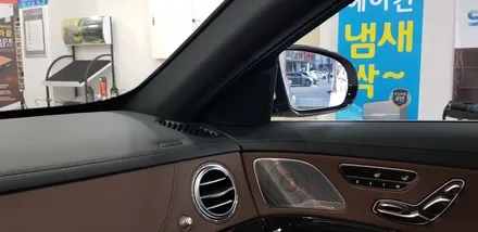 [분당 벤츠 전문점] 벤츠 W222 S클래스 S350 순정 옵션에서 제외된 순정형 3D부메스터 전동트위터 (64색 멀티컬러)설치 작업 / 성남 분당구 정자동