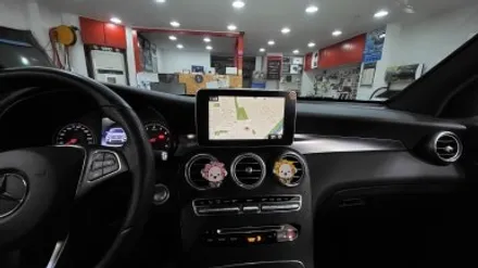 GLC300쿠페 감성 업그레이드 풀 엠비언트셋트시공 12.3인치 모니터교체 M2C200PLUS AUX코딩 순정GPS 연동 파크라케이블 옵틱글래스 광각미러교체 벤츠전문점 카알터 / 성남 분당구 정자동