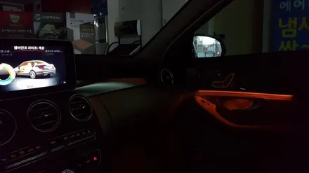 [분당 벤츠 전문점] 벤츠 W205 C클래스 2015년식 C200 순정 3색 엠비언트 순정 64색 엠비언트 변경 작업 64색 부메스터 3D전동트위터 64색 전면 송풍구 엠비언트 리 / 성남 분당구 정자동