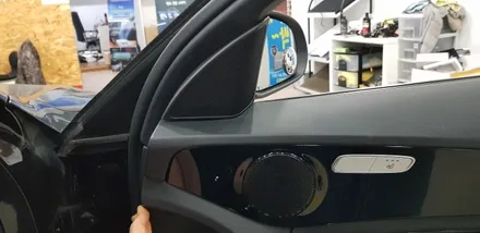 [분당 벤츠 전문점] 벤츠 W205 C200d 기본 옵션차량 순정 옵션에서 제외된 엠비언트 라이트 생성 64색 엠비언트 업그레이드 부메스터 3D 전동 트위터 전면 송풍구 엠비언트 / 성남 분당구 정자동