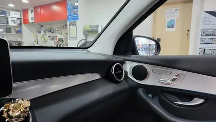 GLC350e 국산12.3 모니터교체 M2C200PLUS AUX코딩 순정GPS연동 파크라케이블 순정버튼 통풍시트 순정64색 엠비언트변경 데쉬보드엠비언트 송풍구엠비언트 / 성남 분당구 정자동