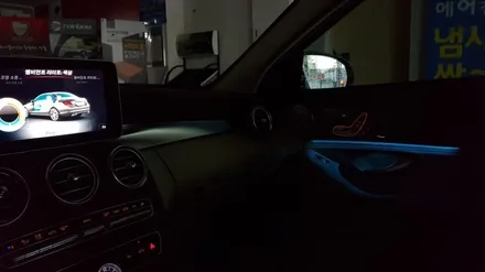 [분당 벤츠 전문점] 벤츠 W205 C클래스 2015년식 C200 순정 3색 엠비언트 순정 64색 엠비언트 변경 작업 64색 부메스터 3D전동트위터 64색 전면 송풍구 엠비언트 리 / 성남 분당구 정자동