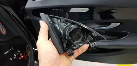 [분당 벤츠 전문점] 벤츠 W205 C200d 기본 옵션차량 순정 옵션에서 제외된 엠비언트 라이트 생성 64색 엠비언트 업그레이드 부메스터 3D 전동 트위터 전면 송풍구 엠비언트 / 성남 분당구 정자동