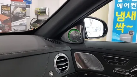[분당 벤츠 전문점] 벤츠 W222 후기형 S클래스 S350 2020년식 순정 옵션에서 제외된 순정형 3D부메스터 전동트위터 (64색 멀티컬러)설치 작업 / 성남 분당구 정자동