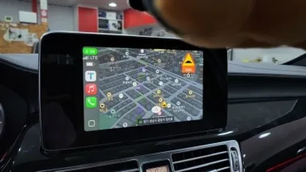벤츠 W218 CLS400 순정 12색  엠비언트 교체 타업체 내비게이션 탈거 및 모니터교체 배터리방전 블랙박스 교체 바르타 AGM 배터리교체 / 성남 분당구 정자동