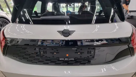 세종시 썬팅 반사 필름인데 블랙. 멋있잖아? 하버캠프 로얄본드 BMW MINI에 적용했어요. / 대전 유성