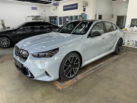 세종 틴팅 BMW M5 신차패키지 후퍼옵틱 클라식 \'블랙의 멋\' 기준! / 대전 유성