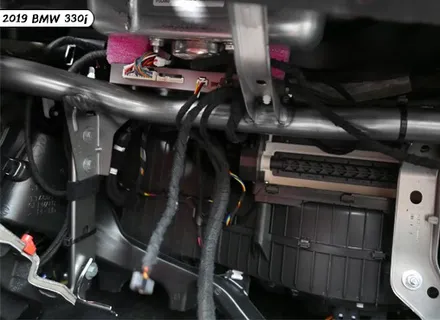 신형 BMW 330i 파인드라이브 BF700G 셋탑네비 매립 / 서울 성동구 행당동