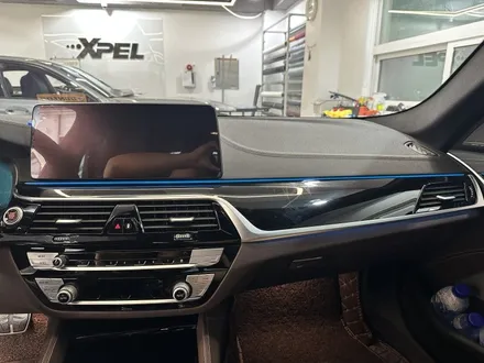 BMW G30 520I 유광카본 실내랩핑 및 크롬죽이기 / 경기 광명