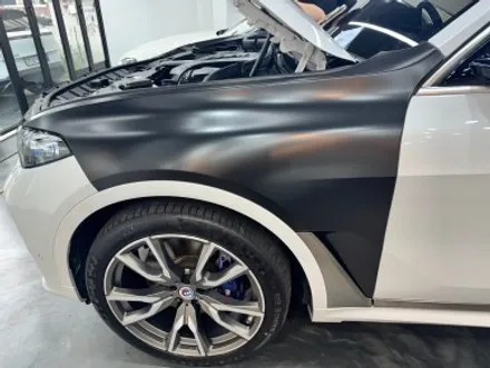 사틴블랙 전체랩핑 BMWX7 (크롬죽이기+루프스킨) / 경기 광명