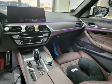 BMW 530e (G30) 실내 하이그로시 랩핑작업 #강남카크로스 #광명카크로스 / 광명, 안양, 시흥