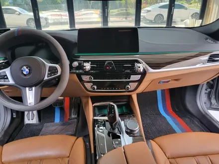 BMW 5시리즈 (G30) PPF 본넷패키지+실내랩핑+크롬죽이기 시공 - 카크로스- / 광명, 안양, 시흥