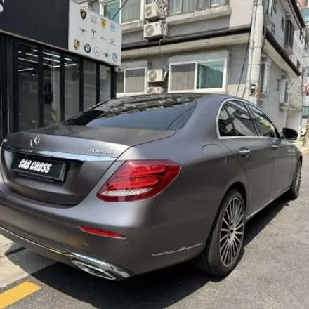전체랩핑! 벤츠E300 사틴다크그레이 컬러로 완벽변신! / 경기 광명