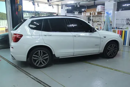 BMW X3 루프스킨 사이드미러 그릴 휀다크롬 필름시공! / 경기 광명