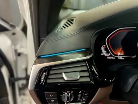 BMW G30 530i 실내랩핑 & 크롬딜리트 올 블랙 간지로 드레스업 / 경기 광명