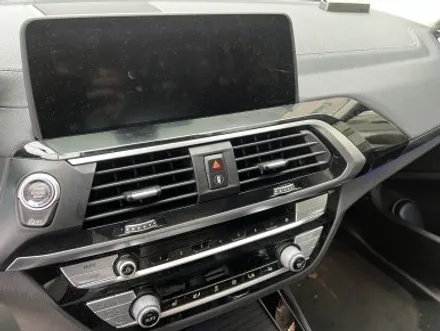 BMW X3, 카본 블랙 실내 랩핑으로 품격을 업그레이드! / 경기 광명