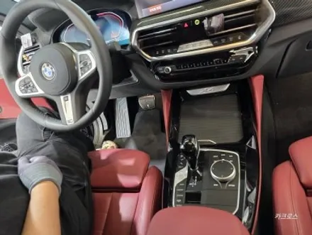 BMW X4, 유광카본 랩핑과 크리스탈 기어봉 교체로 유니크함을! / 경기 광명