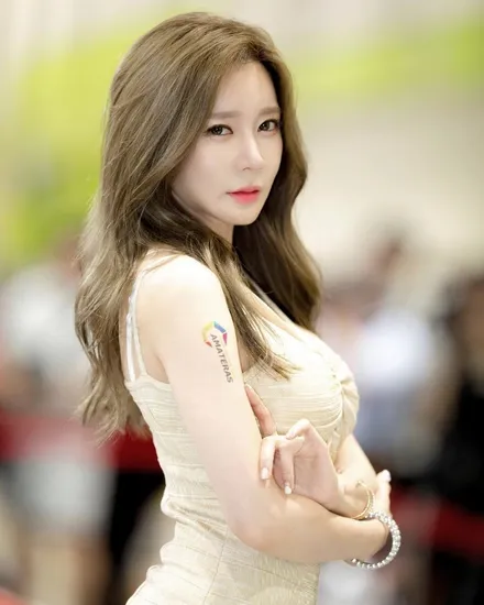 오토살롱 오토쇼 레이싱모델 한지은의 벤츠 W213 220D 범퍼 PPF 시공! / 경기 광명