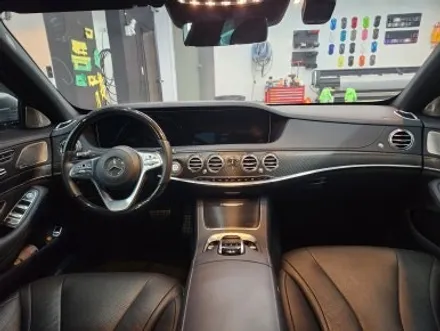 벤츠 W222 S350 카본블랙 실내랩핑으로 드레스업과 보호를 동시에! / 경기 광명