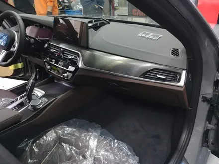 BMW 530i 본넷PPF, 루프스킨은 블랙 PPF! 기타 종합랩핑 시공! / 광명, 안양, 시흥