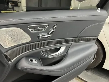 벤츠 W222 S350 카본블랙 실내랩핑으로 드레스업과 보호를 동시에! / 경기 광명