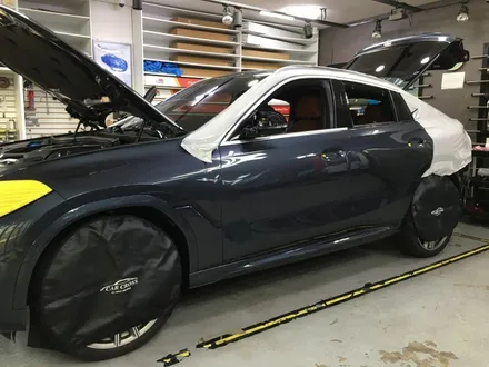 BMW  X6 M50i 글로스그레이 전체랩핑&그릴교체 크롬죽이기도 함께! / 광명, 안양, 시흥