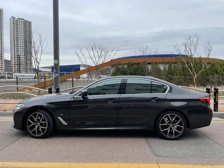 BMW 530E 윈도우 크롬몰딩+키드니그릴 블랙랩핑 시공 - 카크로스 - / 광명, 안양, 시흥