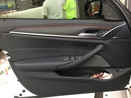 BMW 530e 카본과 매트릭스 블랙 투톤 실내, 크롬 랩핑까지! / 광명, 안양, 시흥